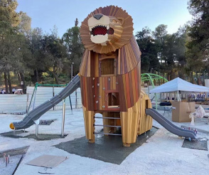公园狮子造型木质创意滑梯