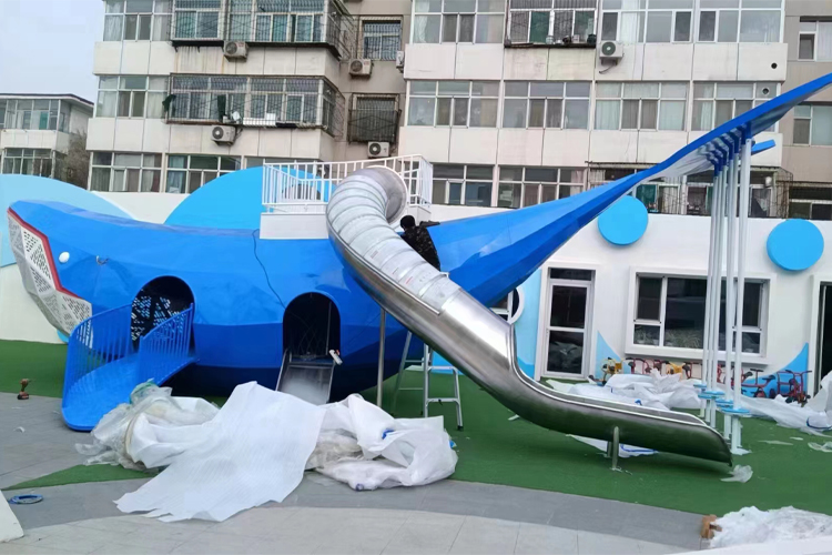 山西太原晋安三号院鲸鱼不锈钢滑梯项目案例