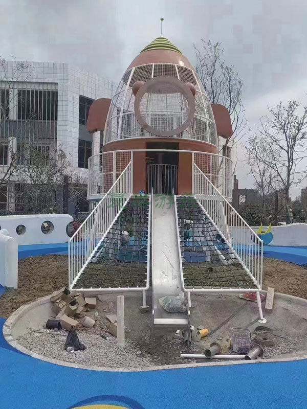 浙江金华火箭造型主题乐园不锈钢滑梯项目案例(图2)